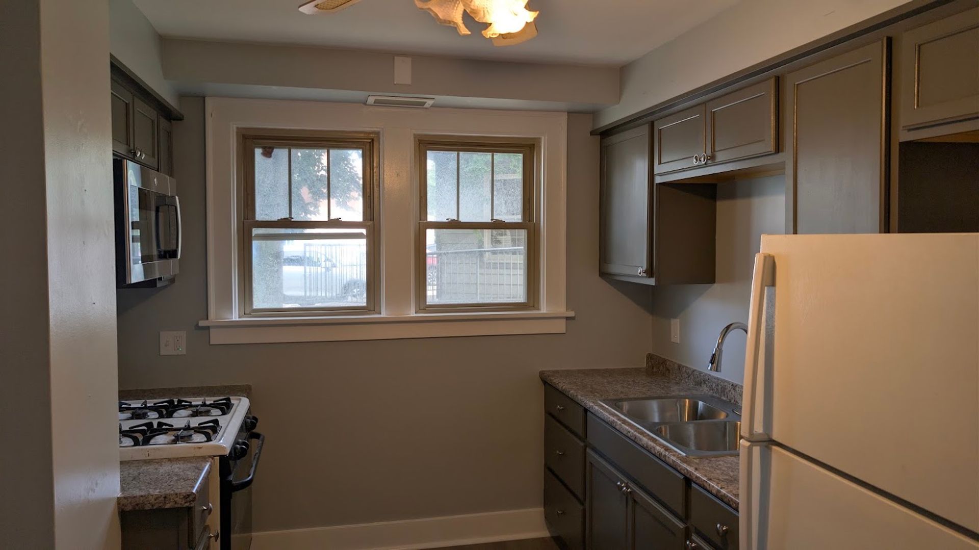 1011 California Ave unit Apt. 1R – photo 1