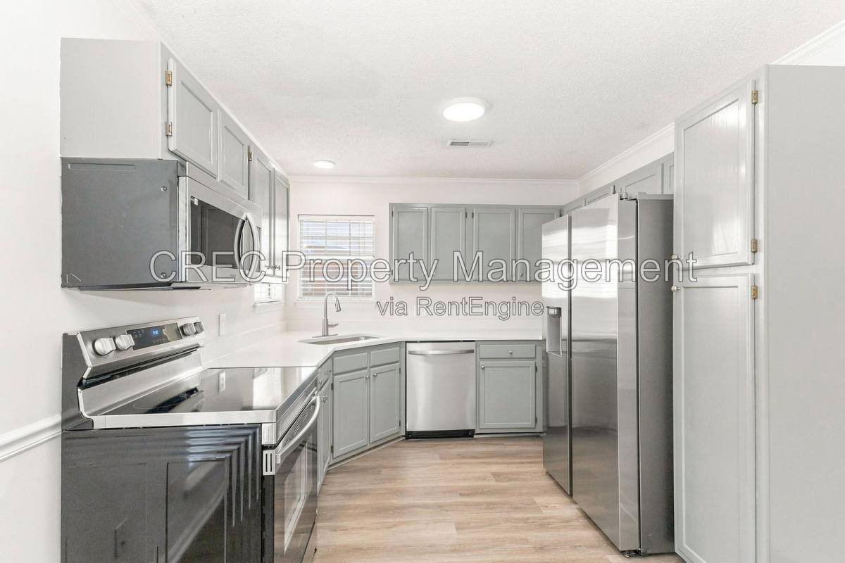 136 Chandler Dr – photo 3