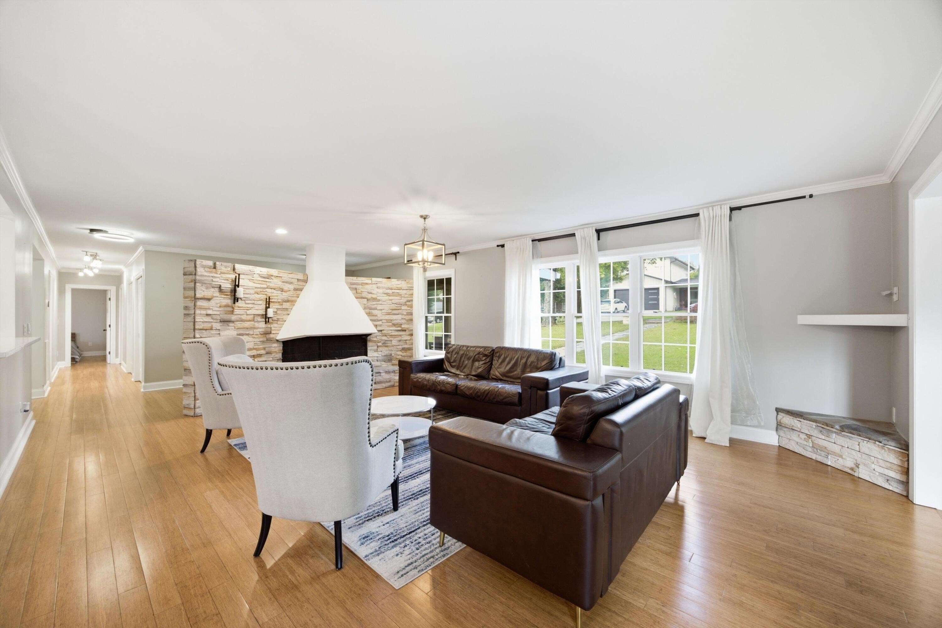 1 Fairhills Dr – photo 2