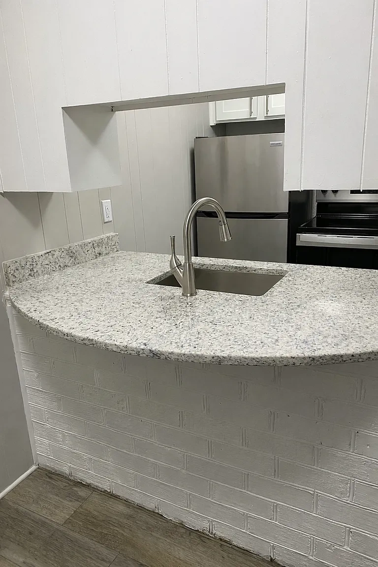 Willow Lake Apartments – photo 2