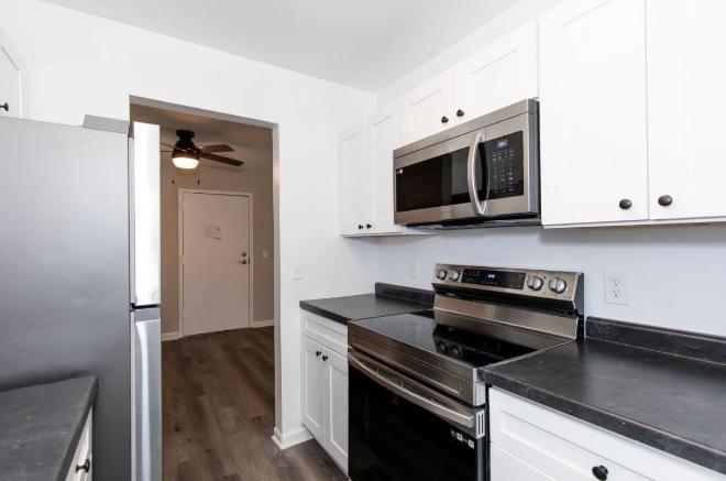 1227 Avondale St – photo 5