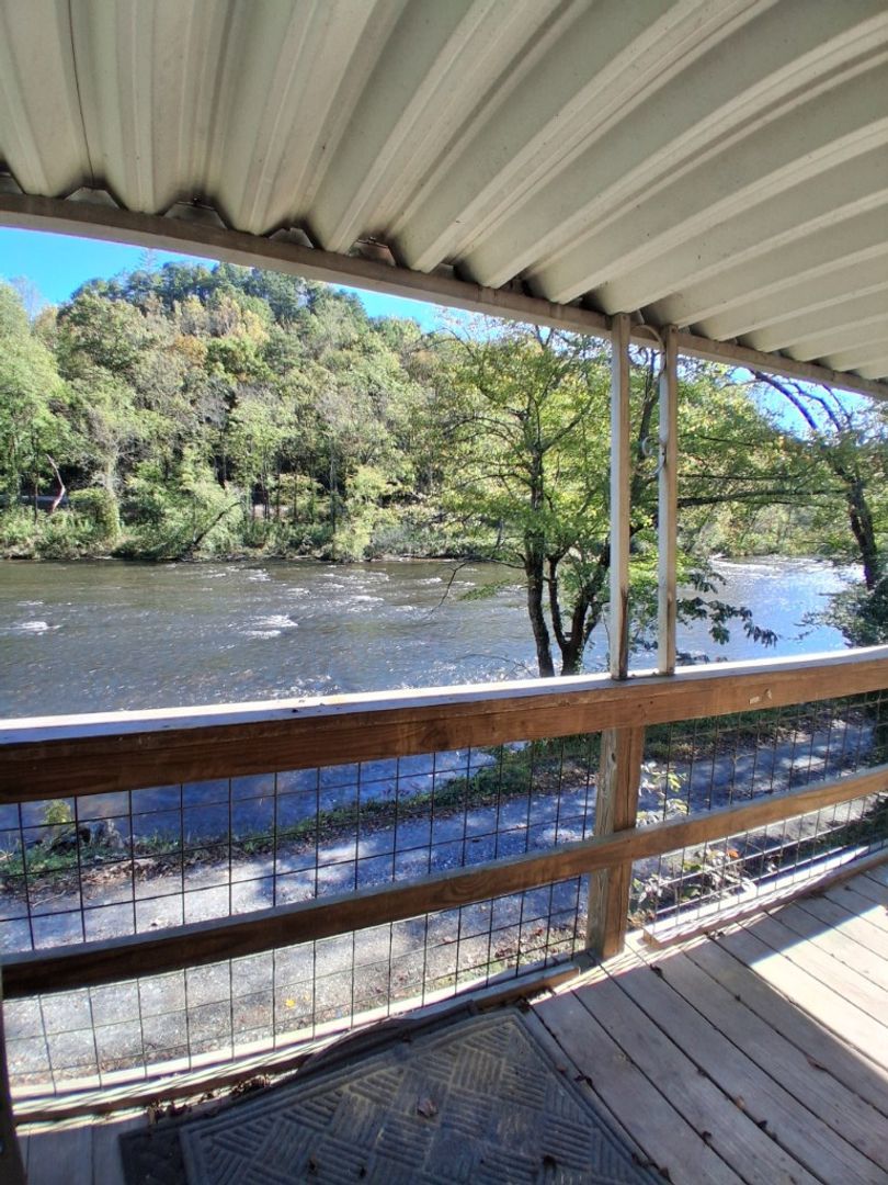 462 Tunnel Mountain Rd – photo 4