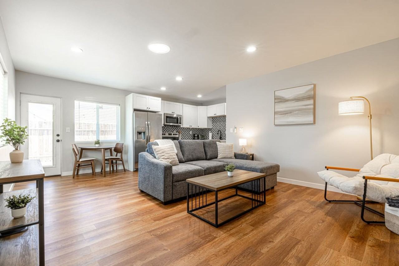 4349 Oxford St unit 1496400P – photo 1