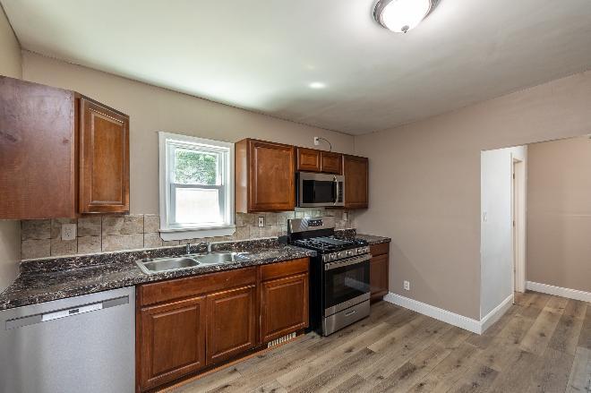 5811 Bridge Ave – photo 3
