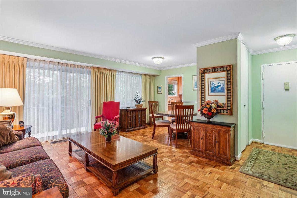 10513 Weymouth St unit 102 – photo 5