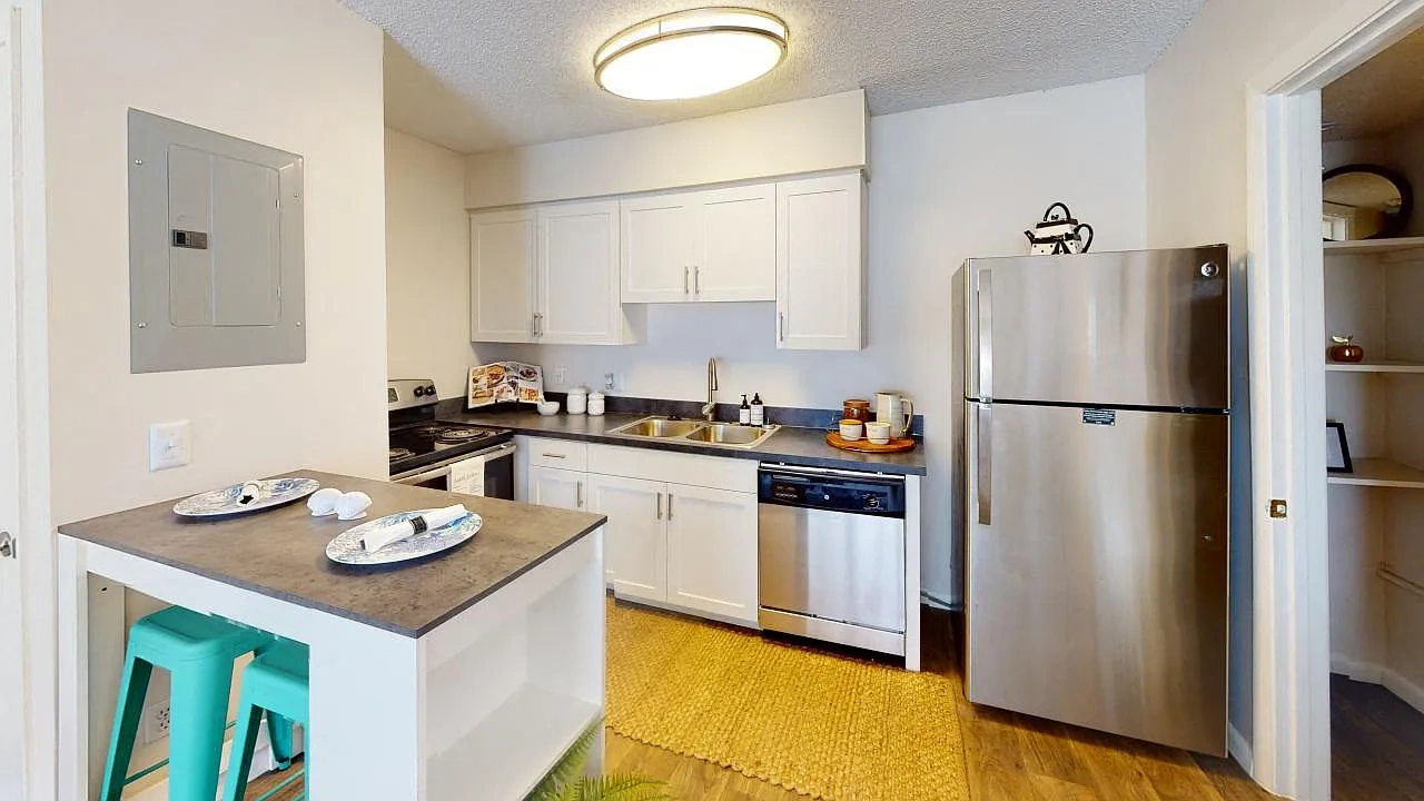 Somerset Apartments – photo 2