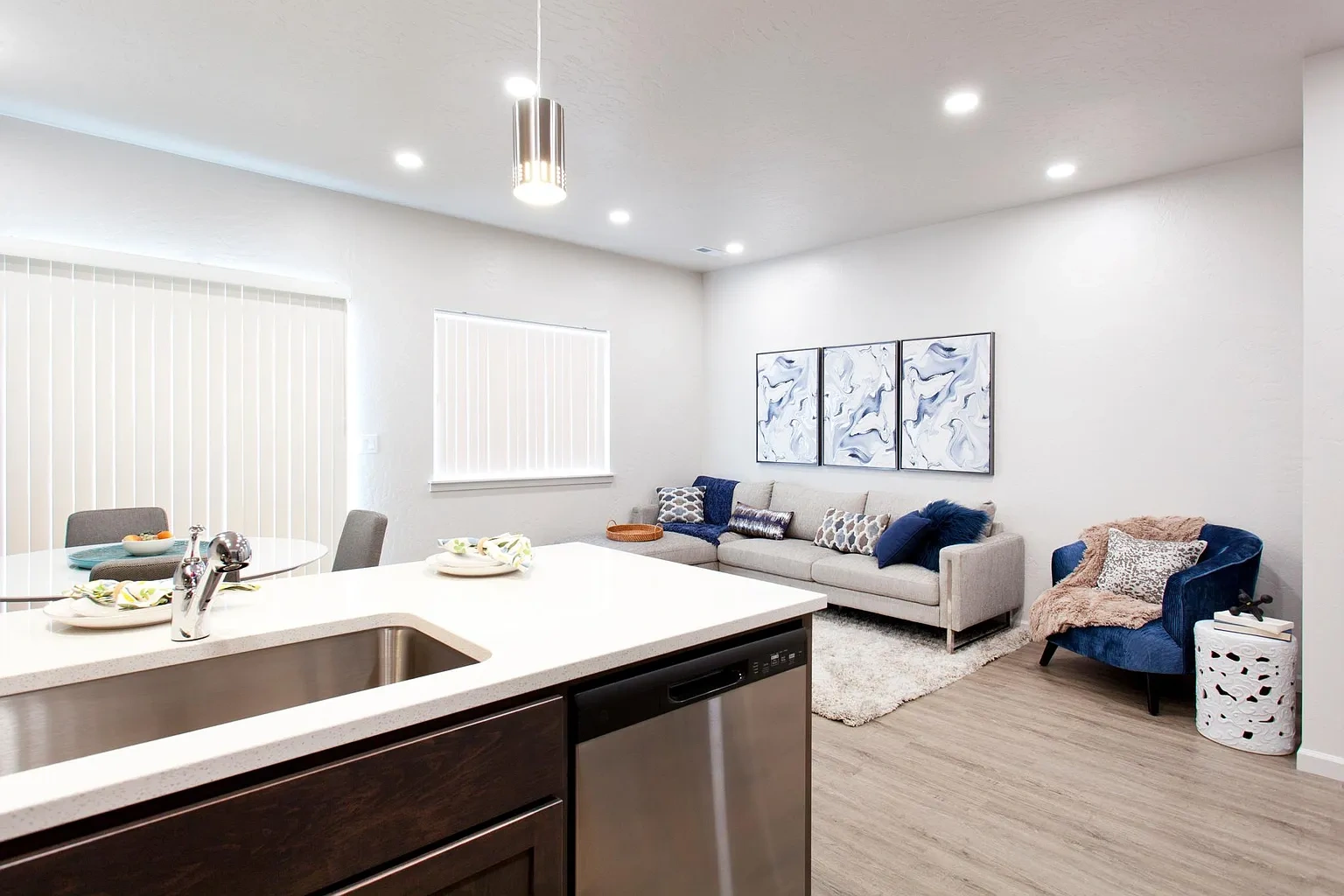 Prairie Pointe Apartments and Townhomes – photo 2