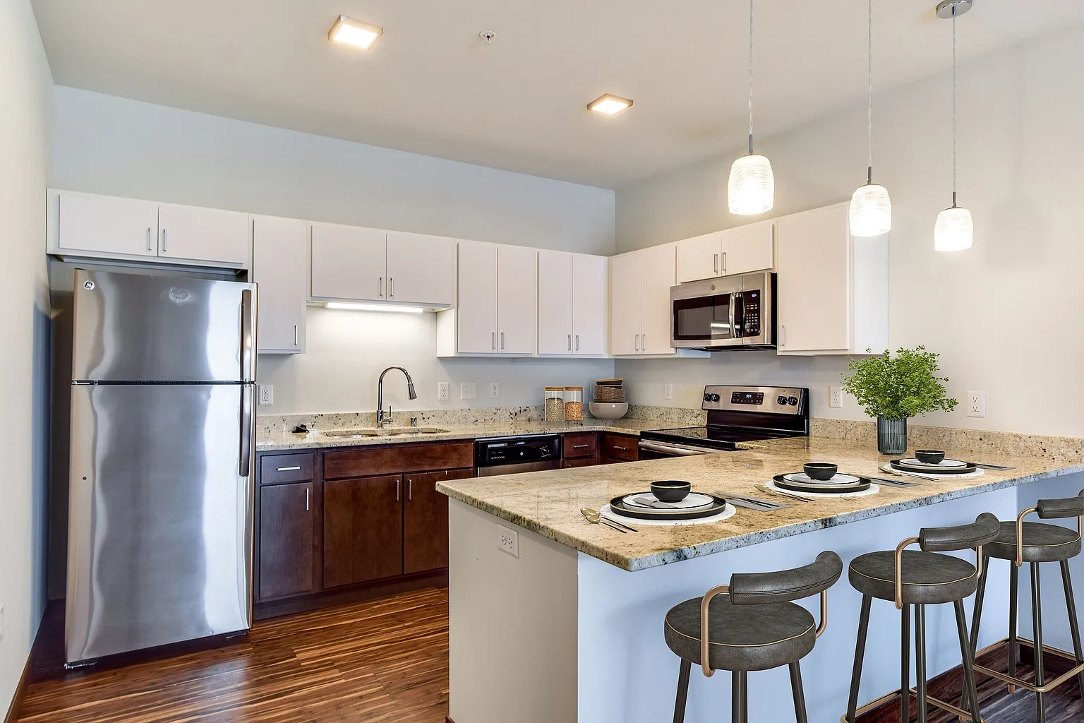 700 East Apartments – photo 3