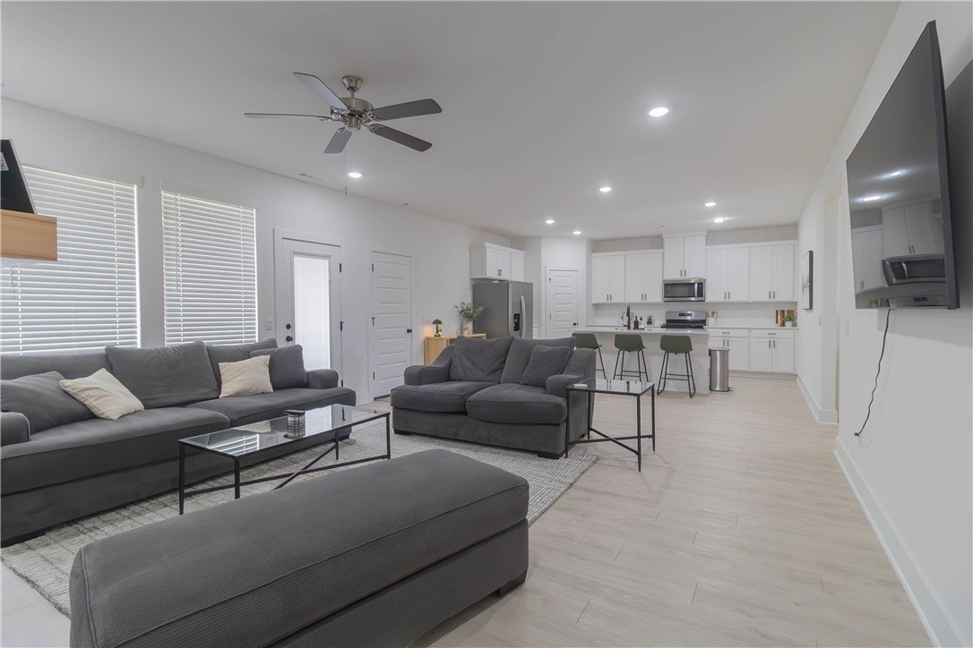 112 S Broyles Ave – photo 5