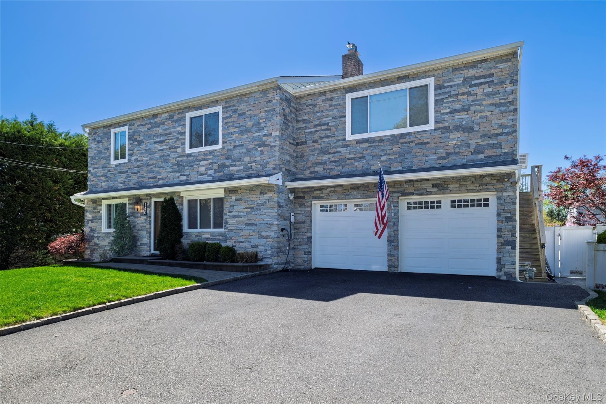 200 Sutton Landing Ct, Commack – photo 3