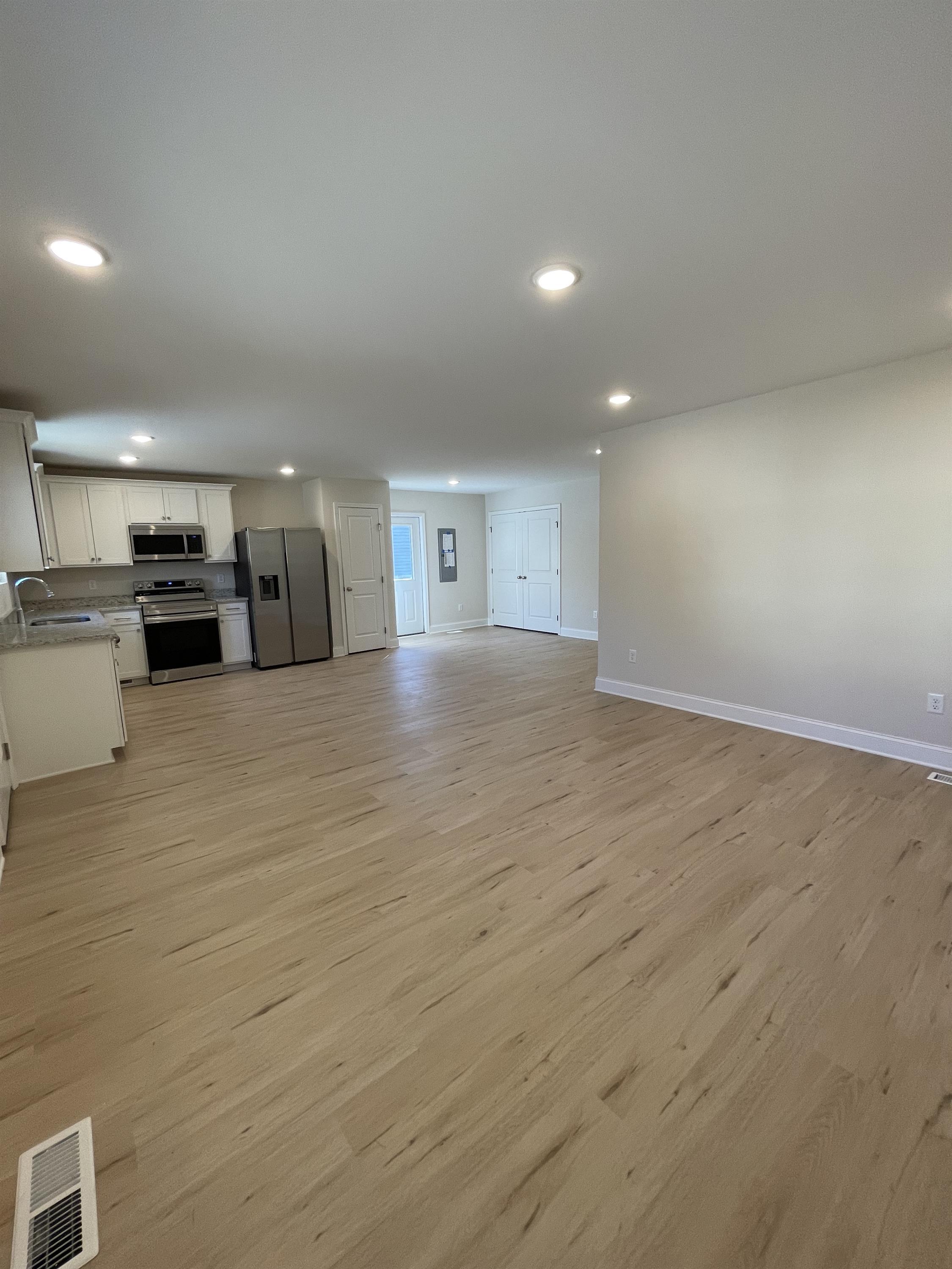 2405 Harley St – photo 3