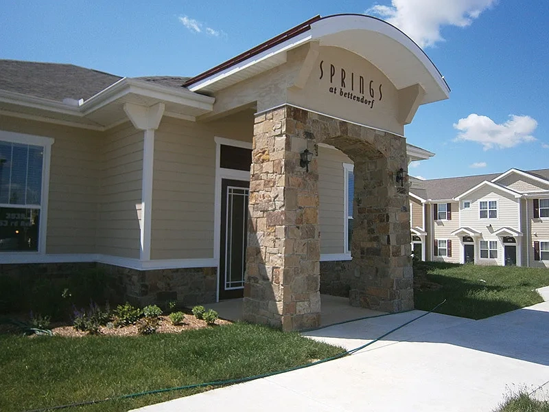 Springs at Bettendorf Apartments – photo 5