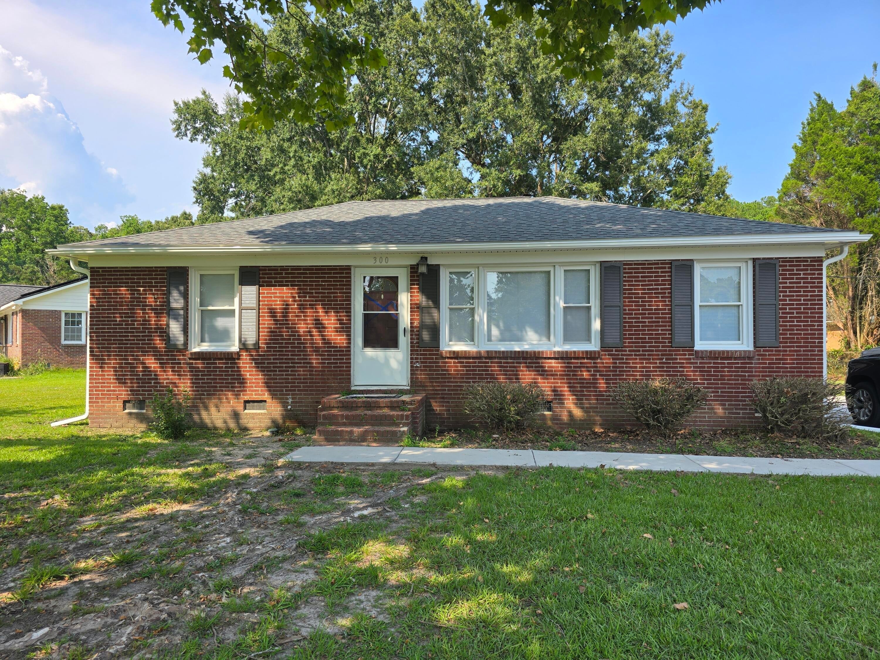 300 Mary Scott Dr – photo 1