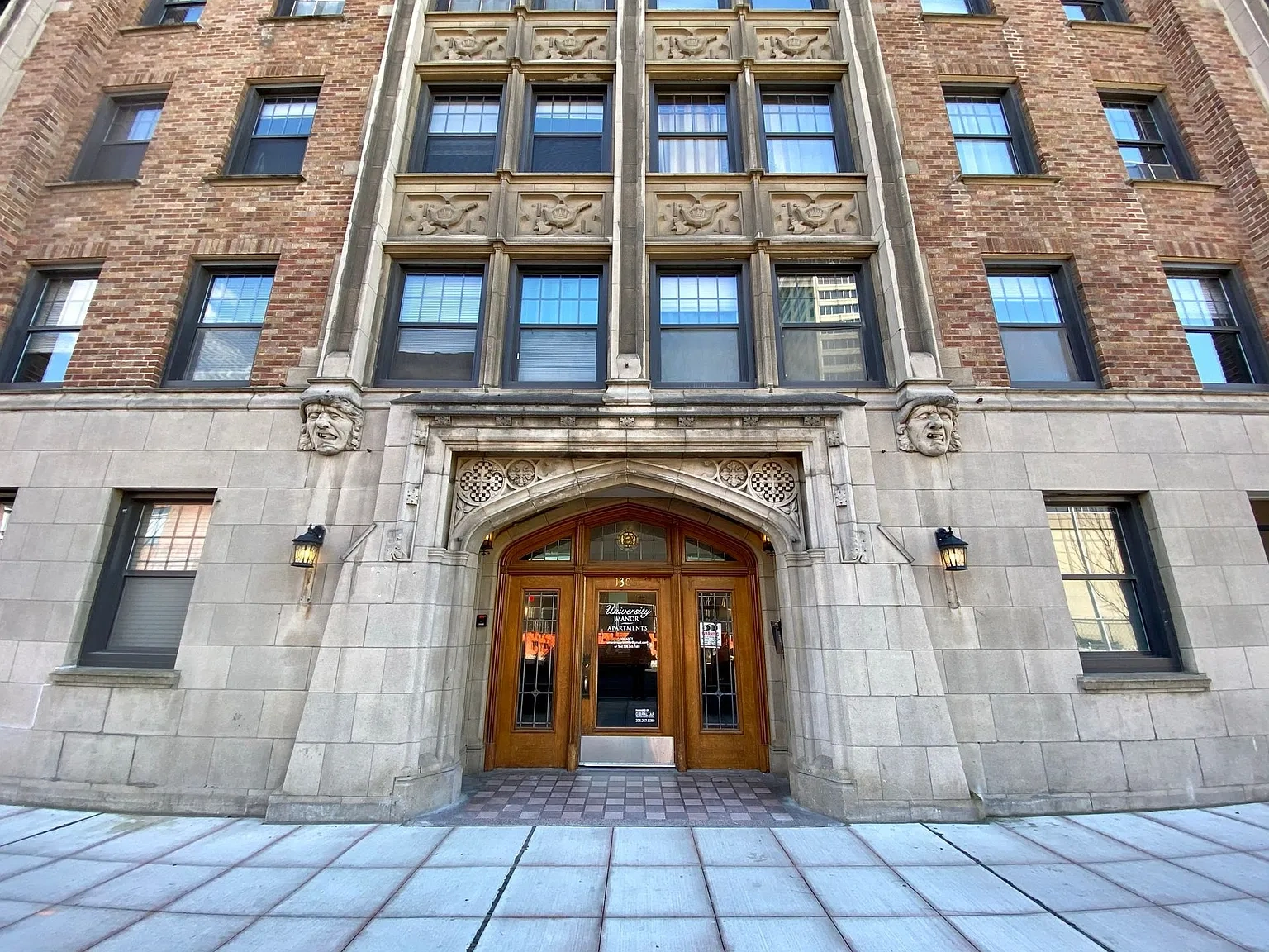 Comfortable Urban Living in a Classic Brick Building Near UW & Light Rail – photo 3