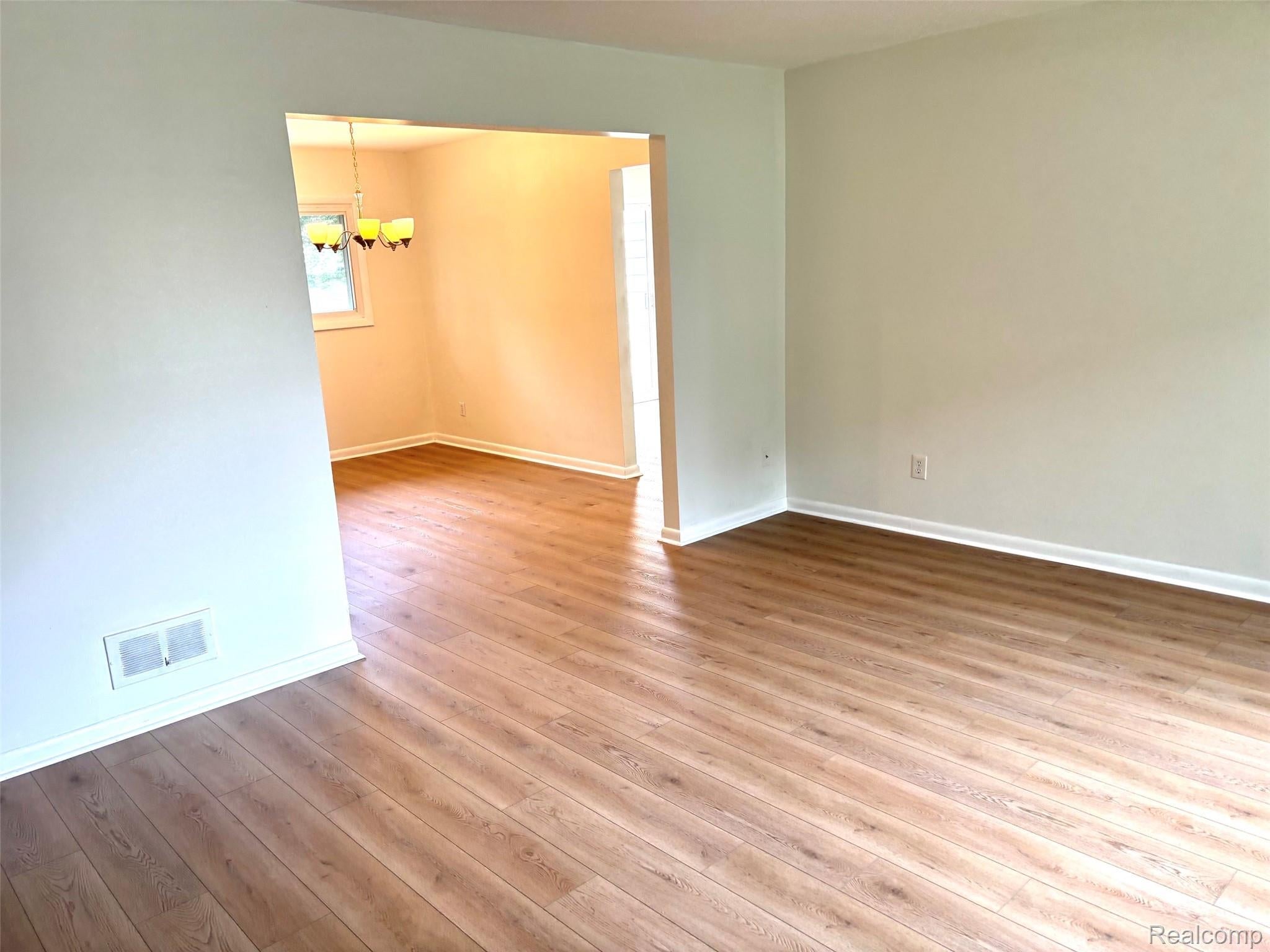 37711 Carson St – photo 2