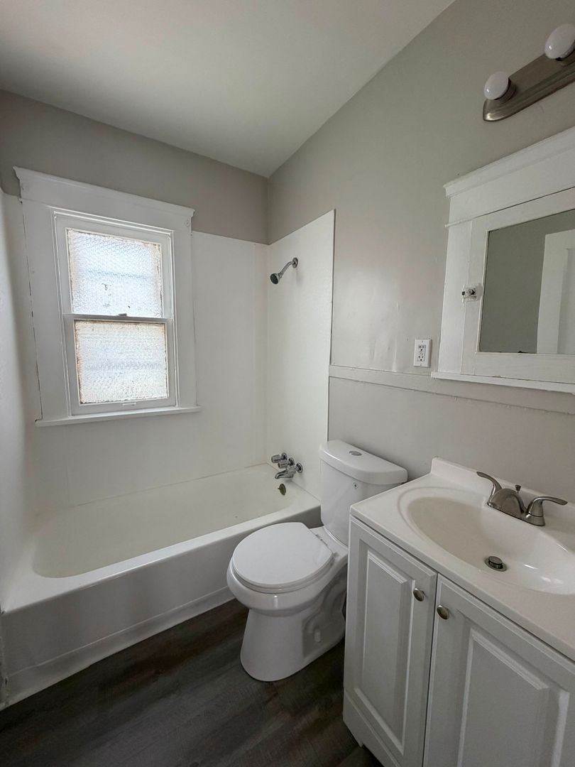10012 Manor Ave unit Upper – photo 5