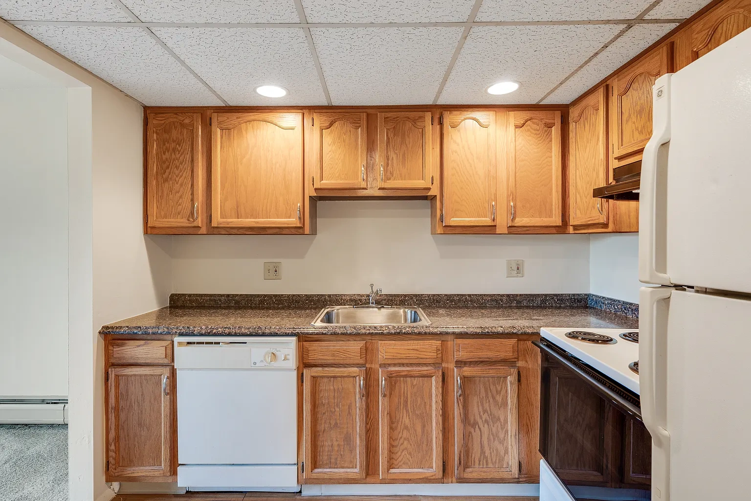 Vantage Pointe West Apartment Homes – photo 4