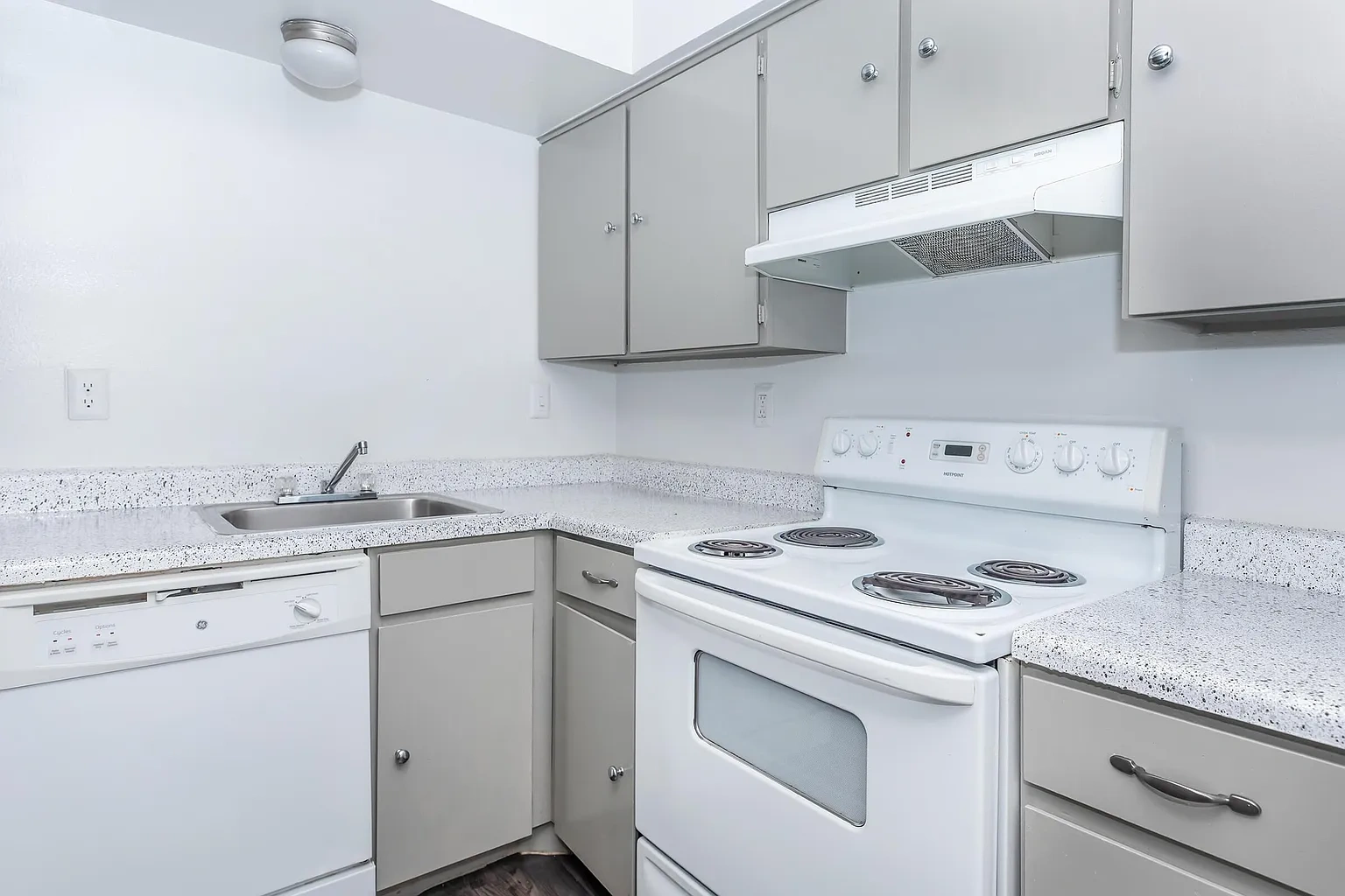 Bayou Park Apartments – photo 1