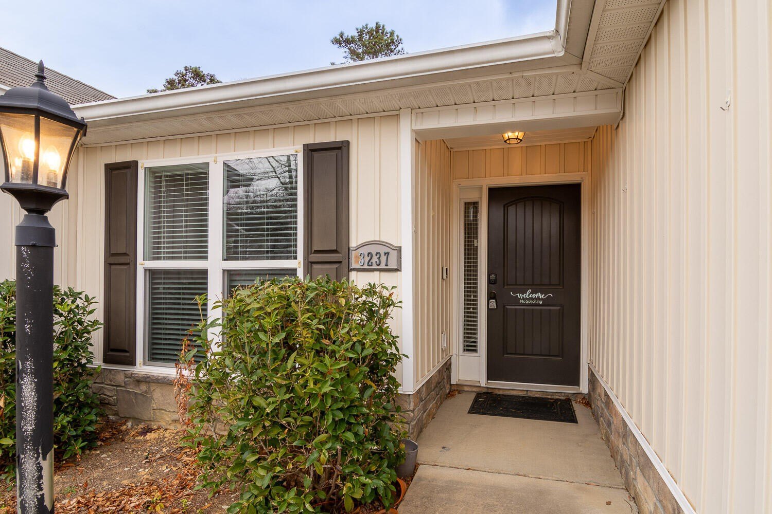 3237 Alexandria Dr – photo 2
