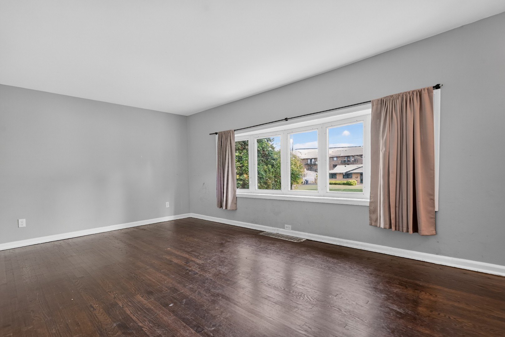 7945 W 91st St – photo 3