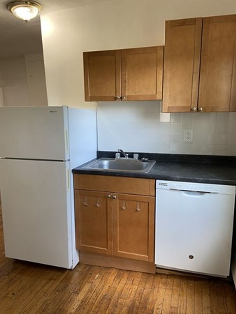 148 5th St – photo 4
