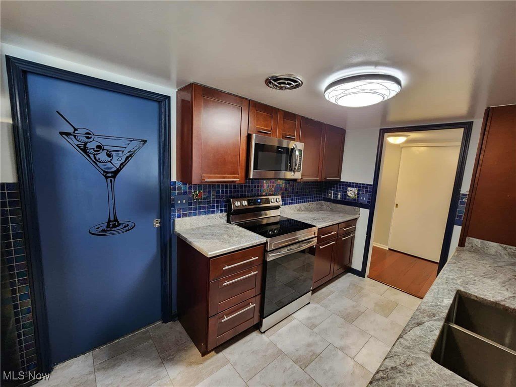 6960 Carriage Hill Dr – photo 4