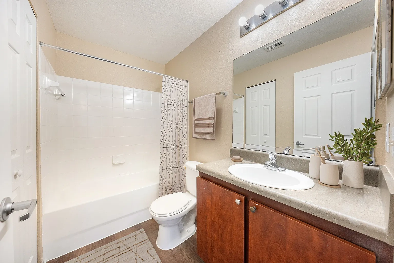 Meridian Pointe Apartments – photo 5