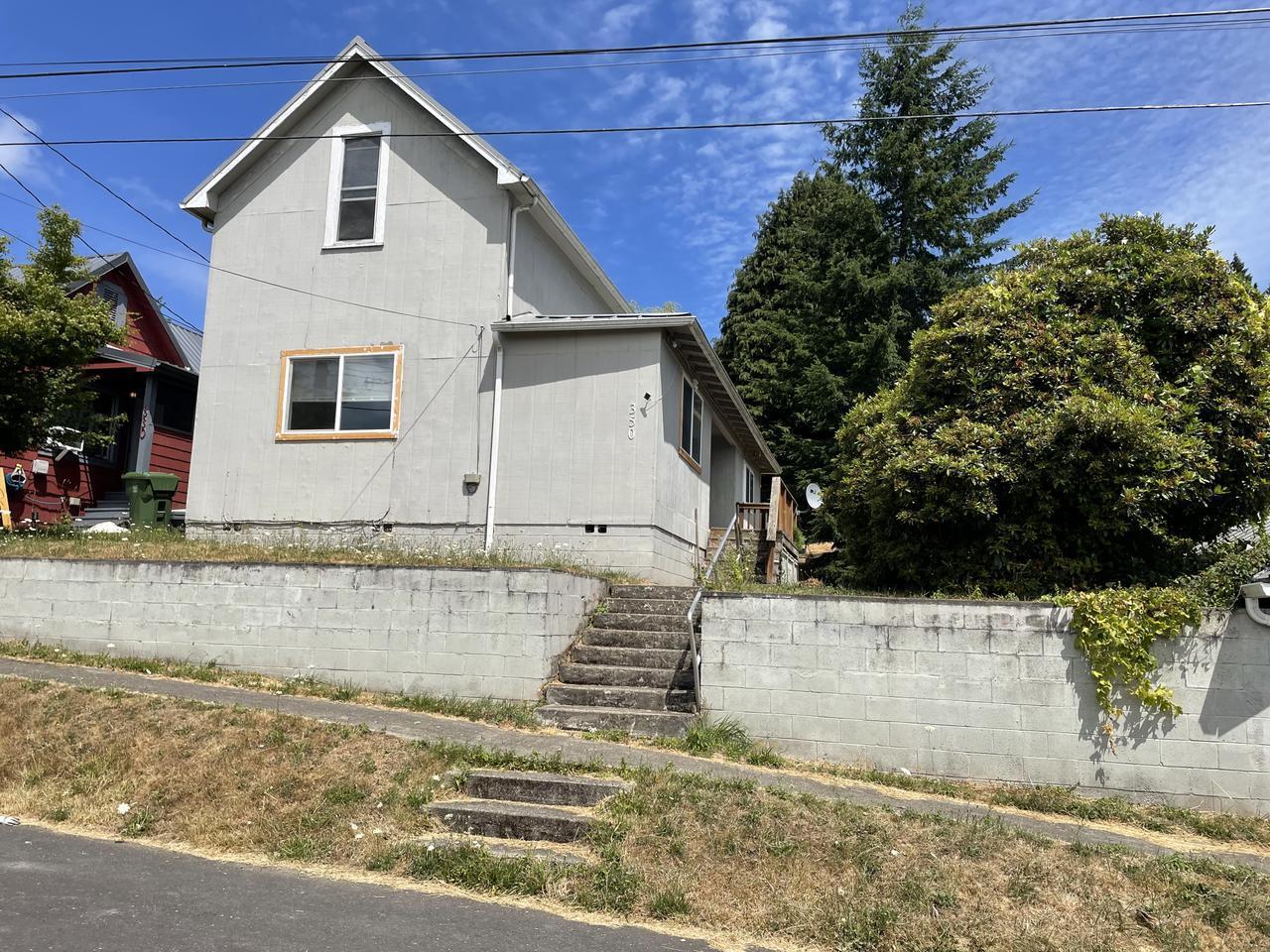 350 NE 6th St – photo 1