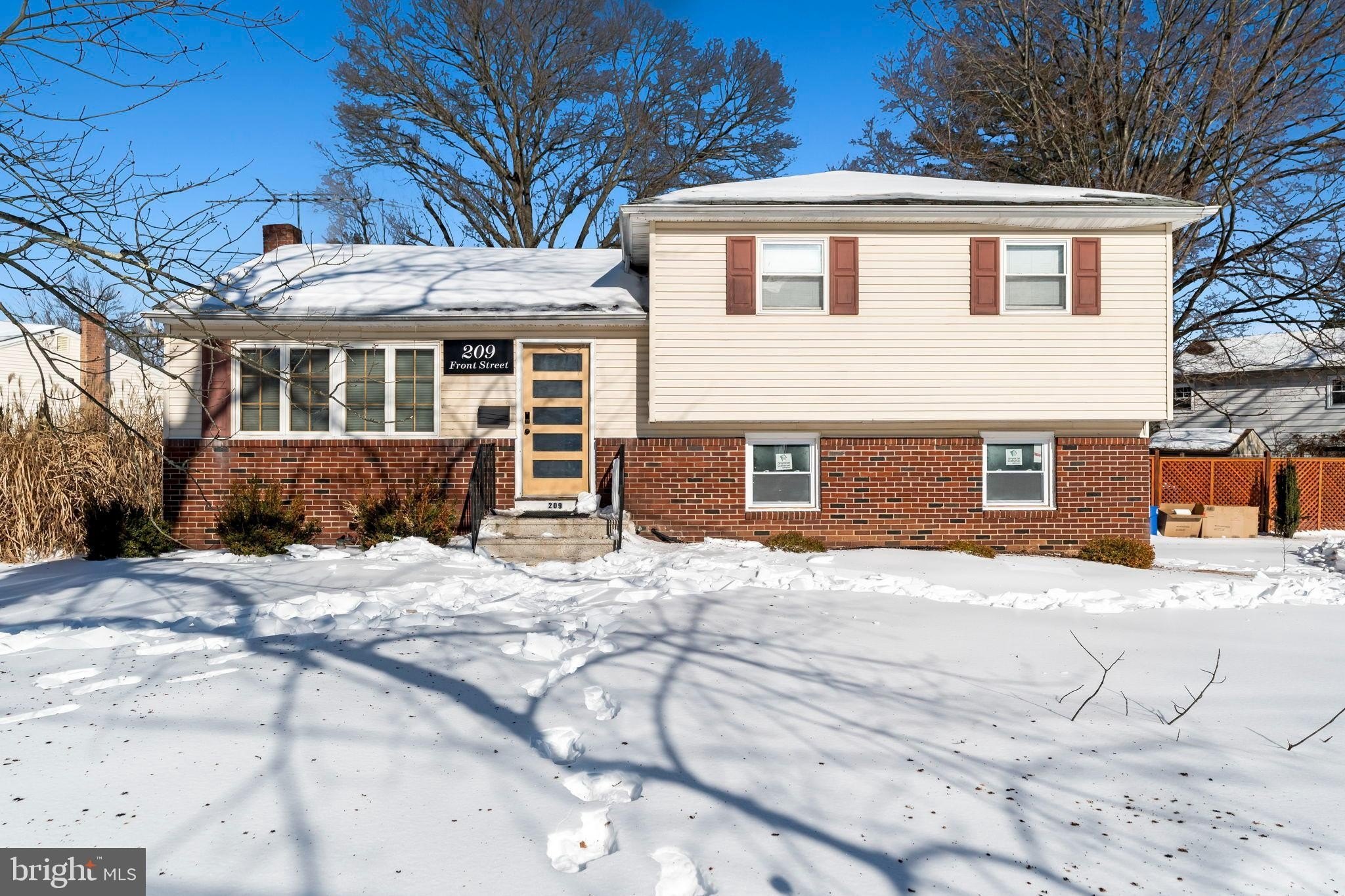 209 Front St – photo 2