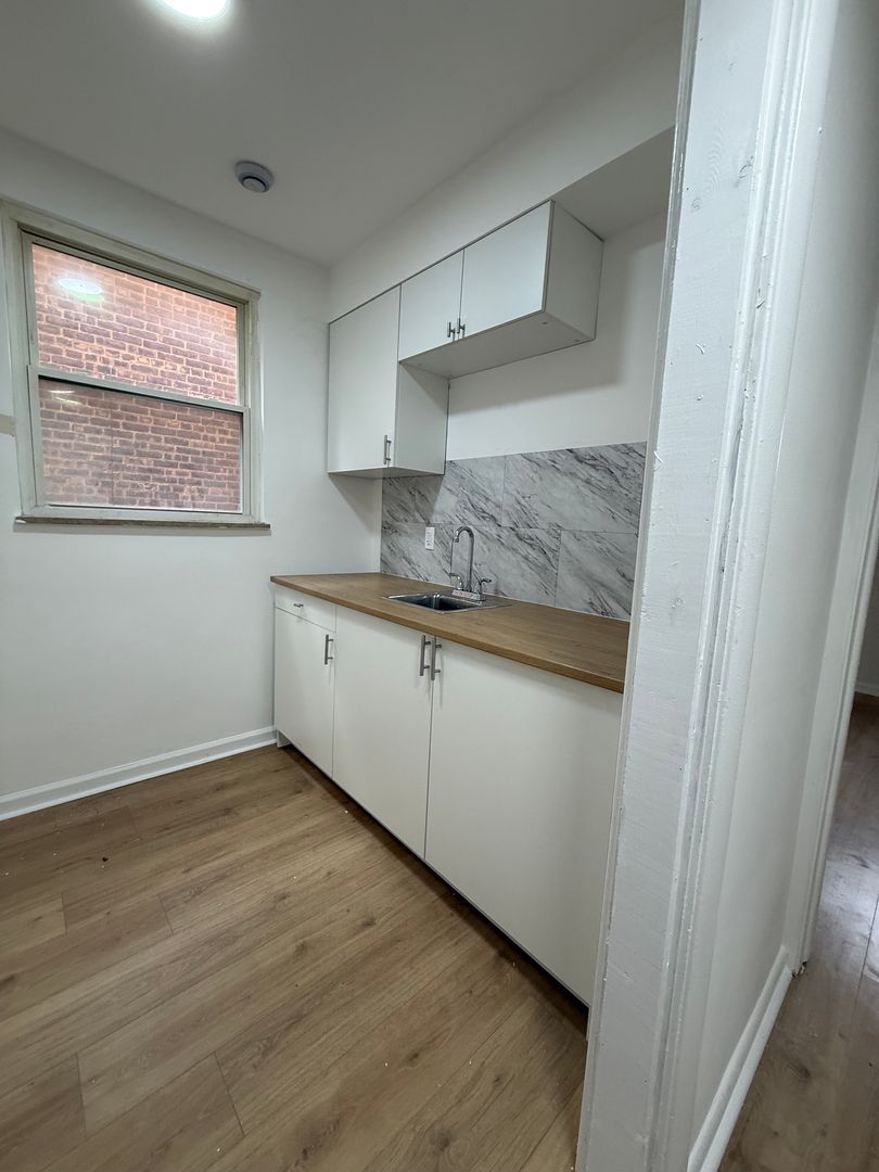 17927 Lakeshore Blvd unit 102 – photo 3
