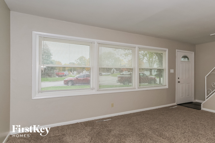 3704 Homecomer Dr – photo 3