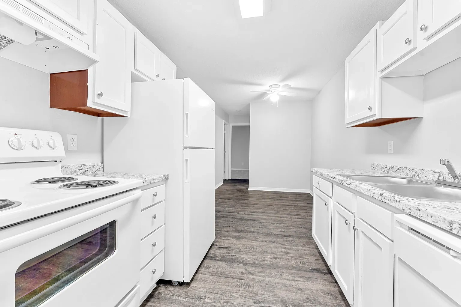 Walnut Woods Apartments – photo 3