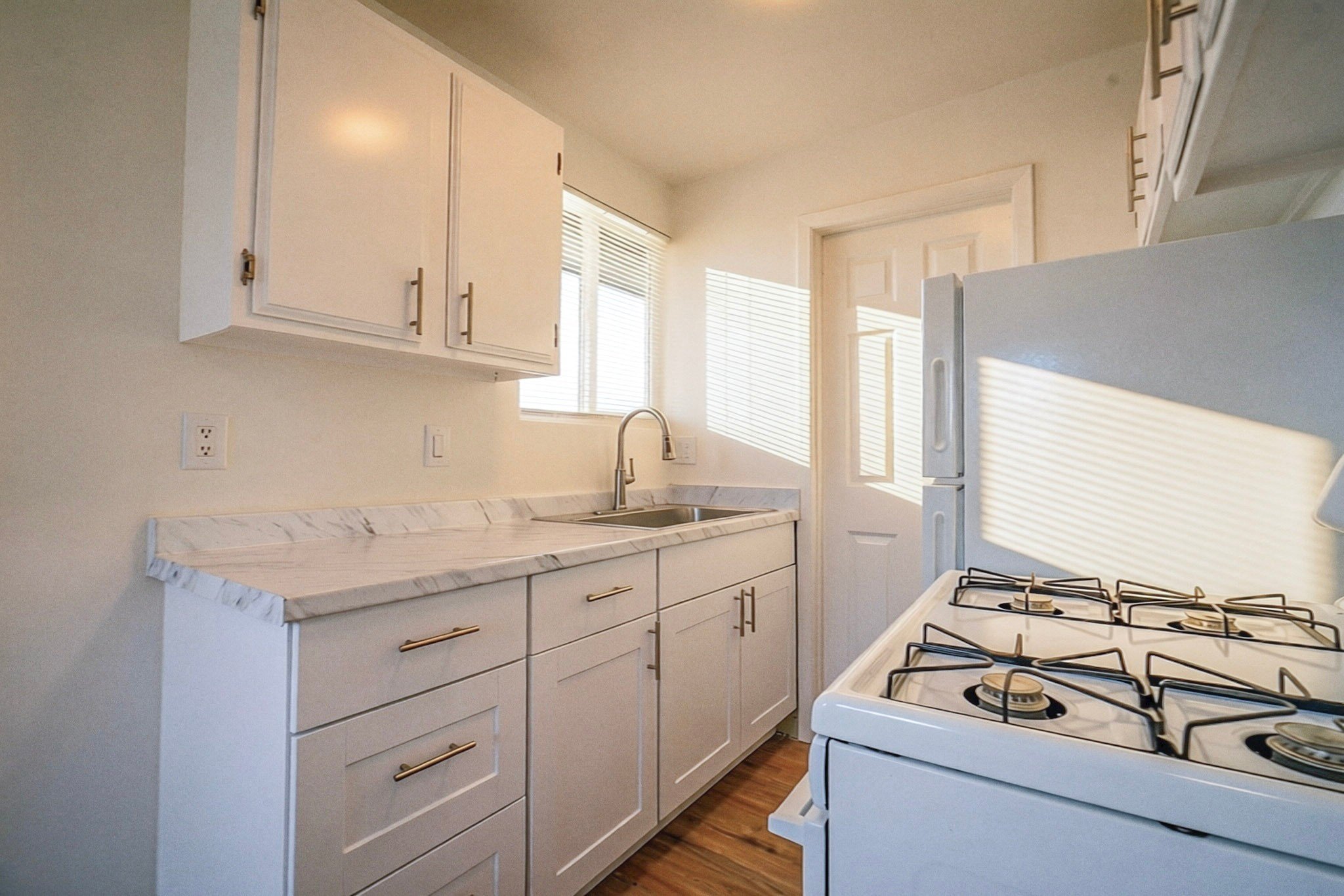 376 W 700 N unit Unit B – photo 1