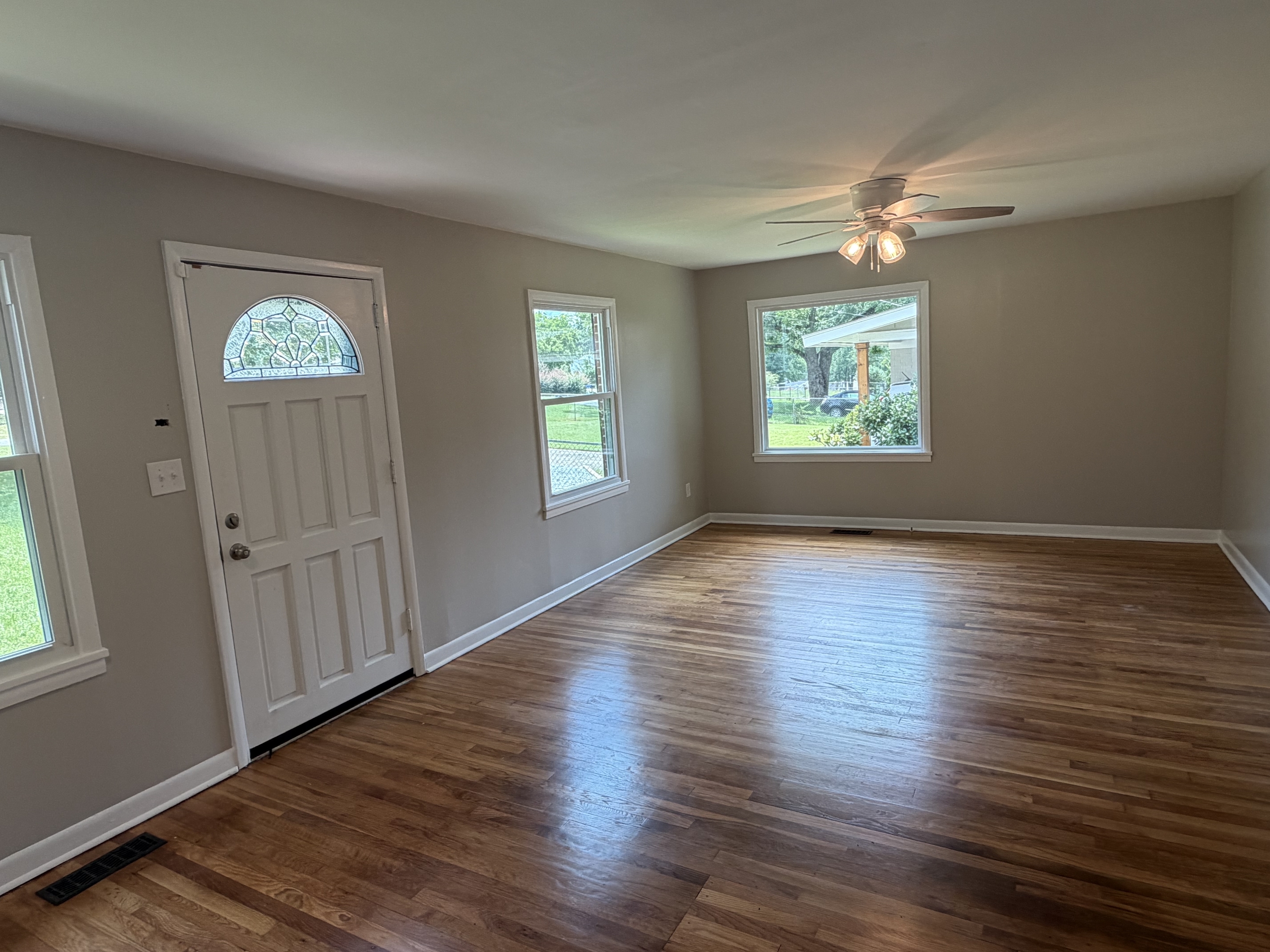 156 N Richmond St – photo 3