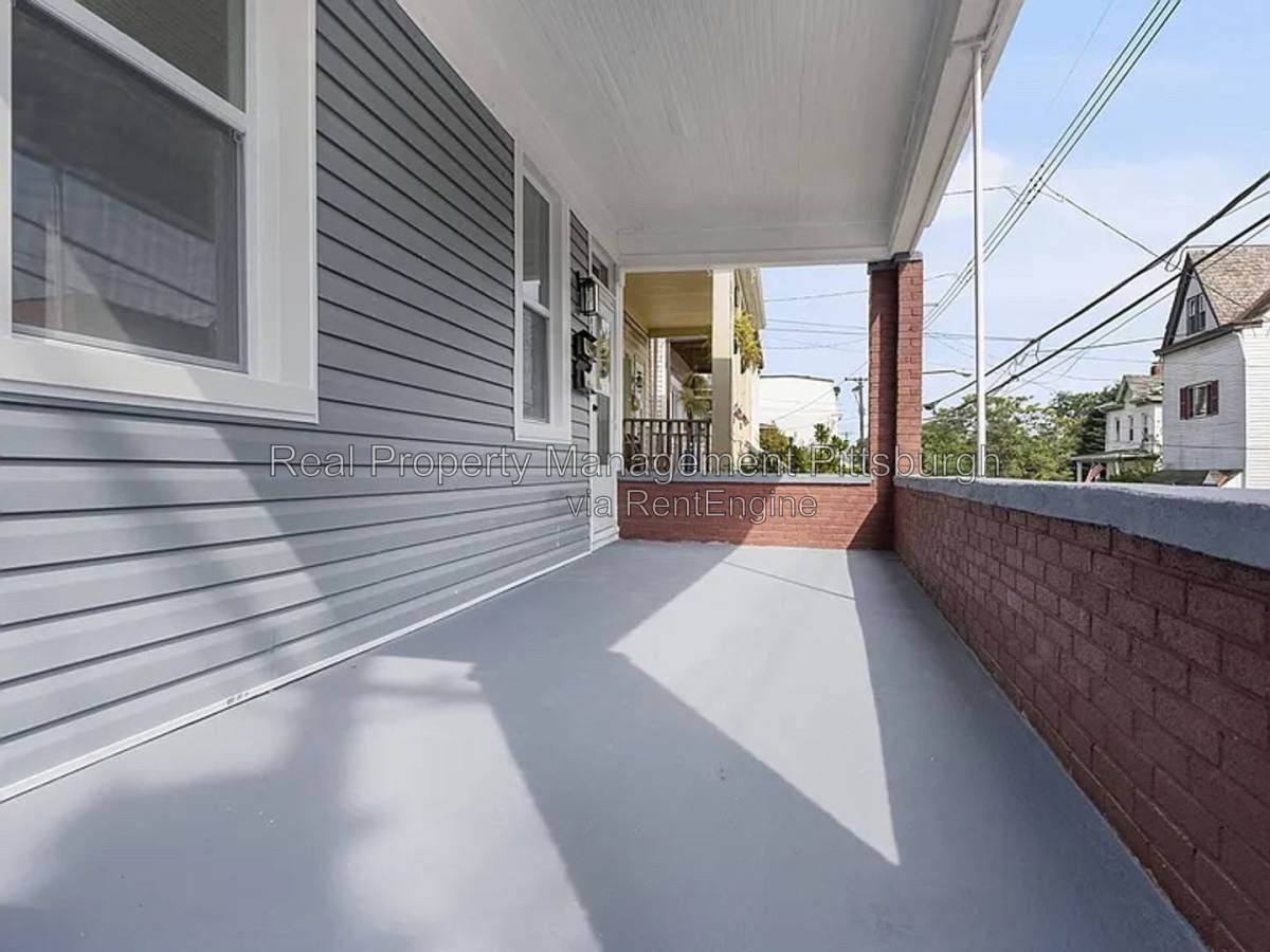 2721 Cobden St unit 1 – photo 2