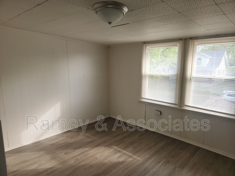 1122 Larchmont Ave unit B – photo 5