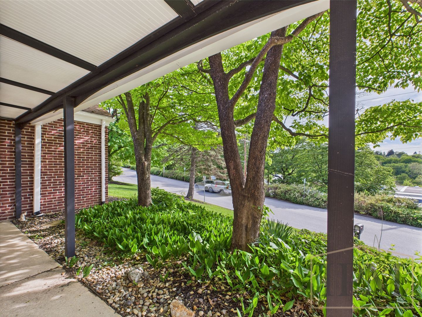 1371 Irving Rd – photo 3