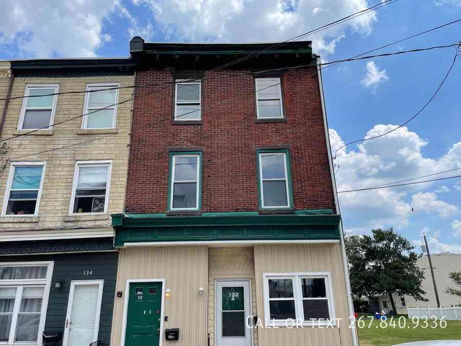 132 N King St – photo 1