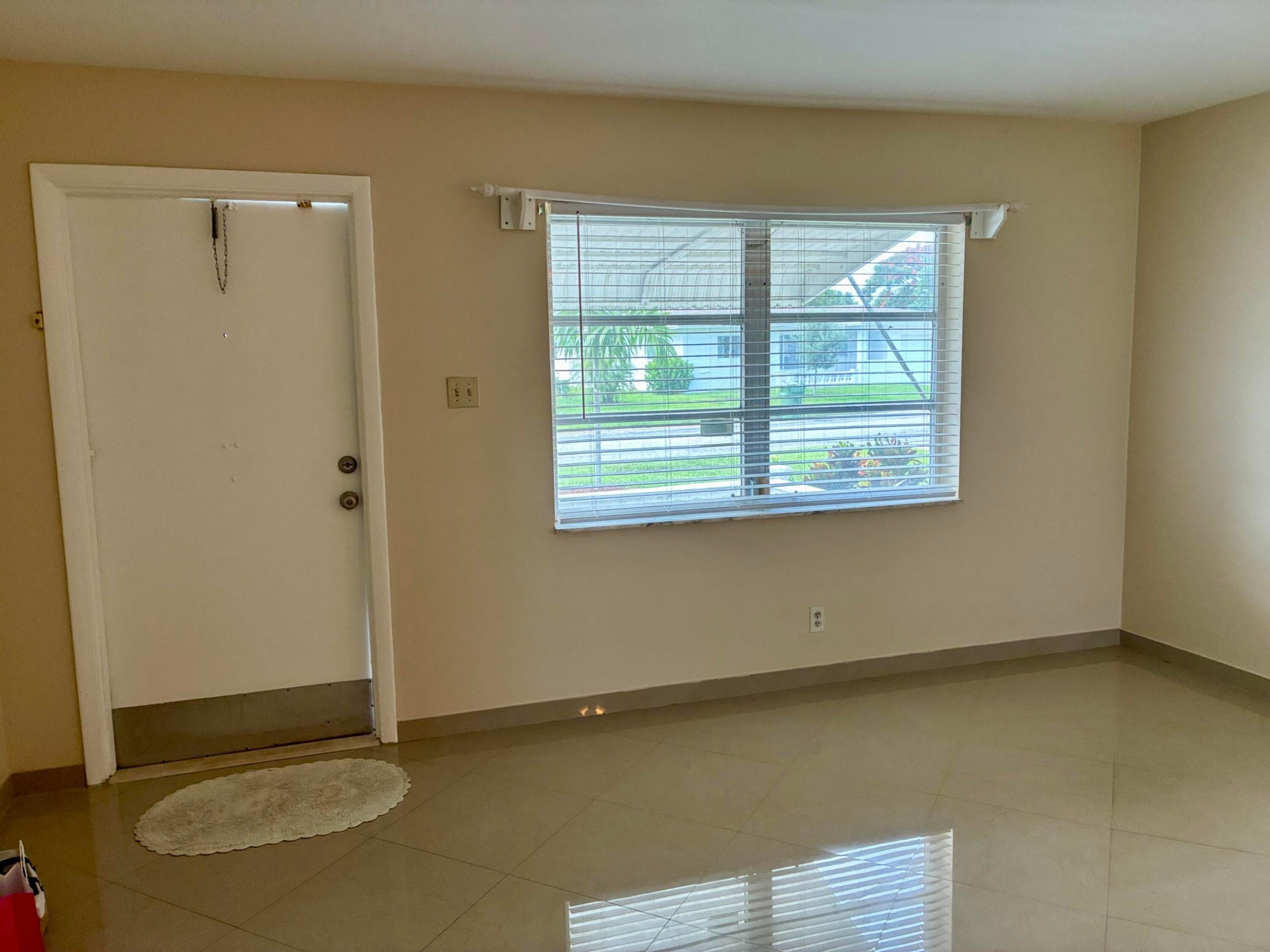 7470 NW 7th Pl – photo 2