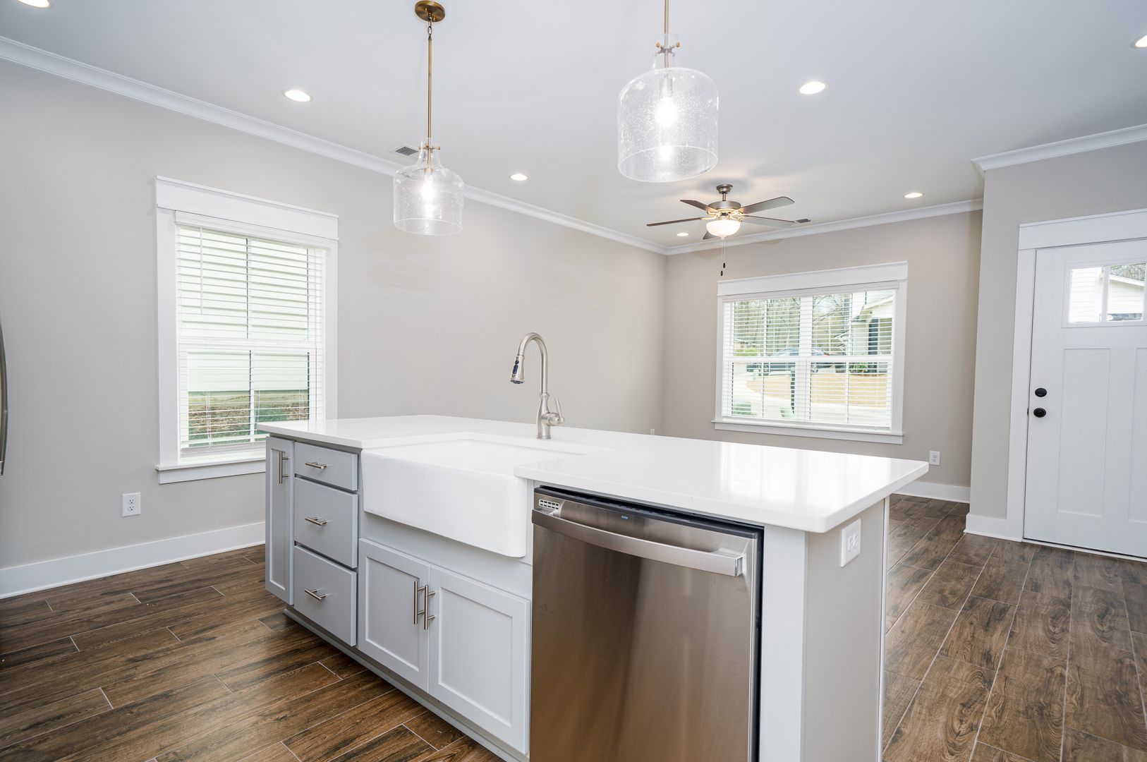 1524 Cottage Grv – photo 3