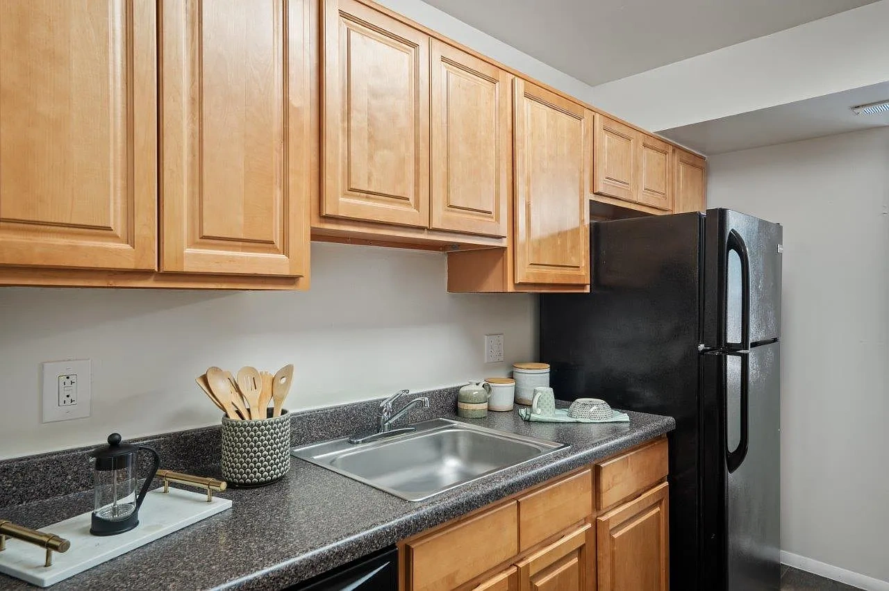 Cedar Gardens and Towers Apartments and Townhomes – photo 3