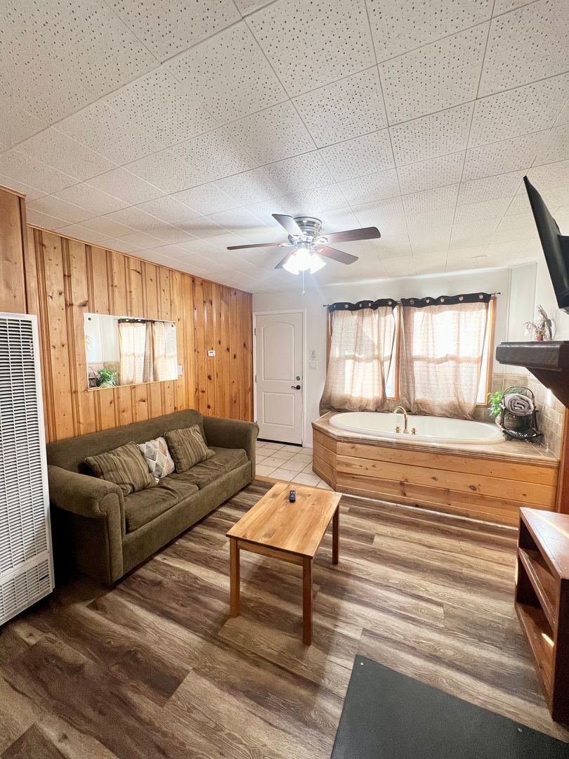 877 Tulip Ln unit Timberhaven Lodge Unit 1 – photo 5