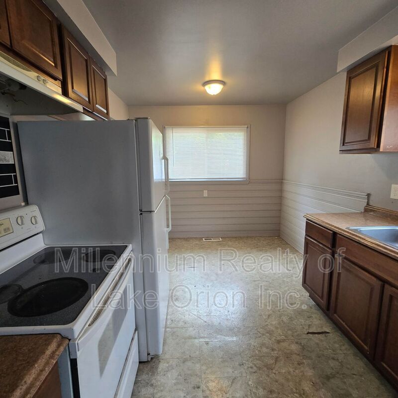 774 E Beverly Ave – photo 4