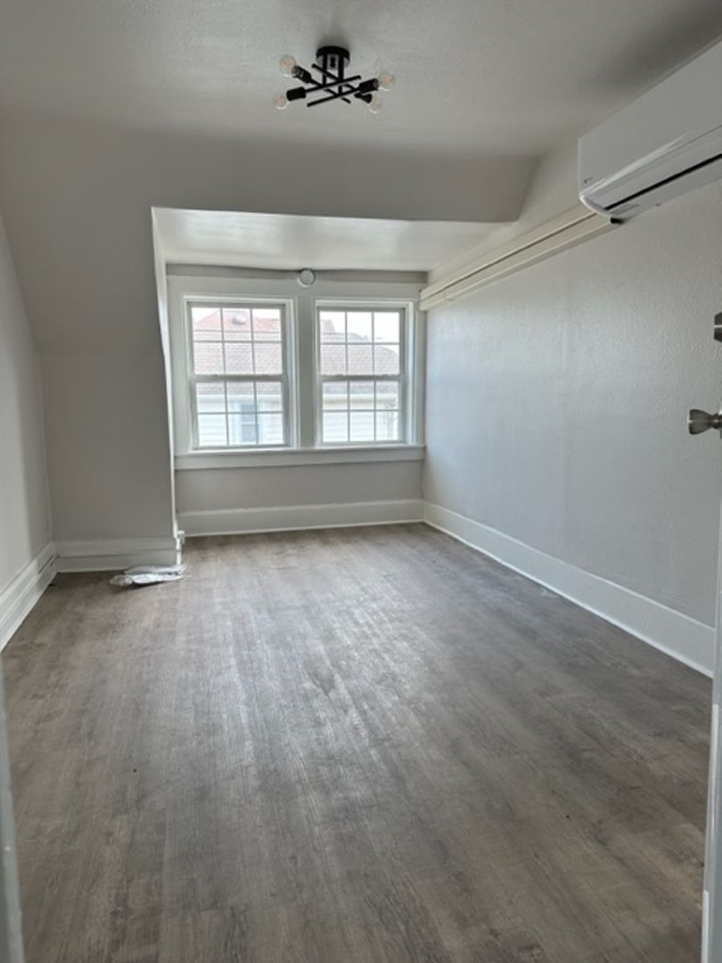 753 Rossmore Ave unit 3 – photo 5