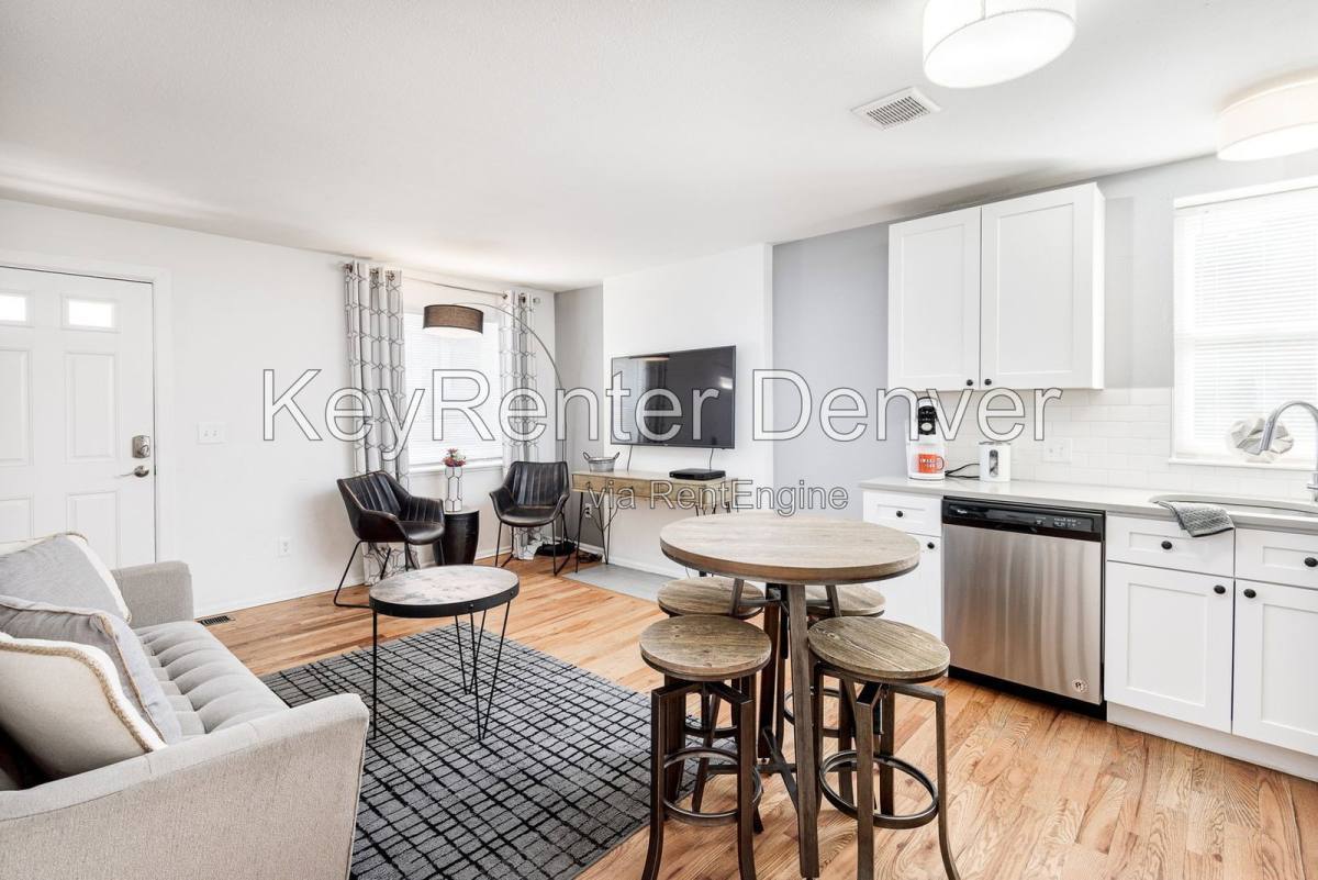 2405 Tremont Pl – photo 4