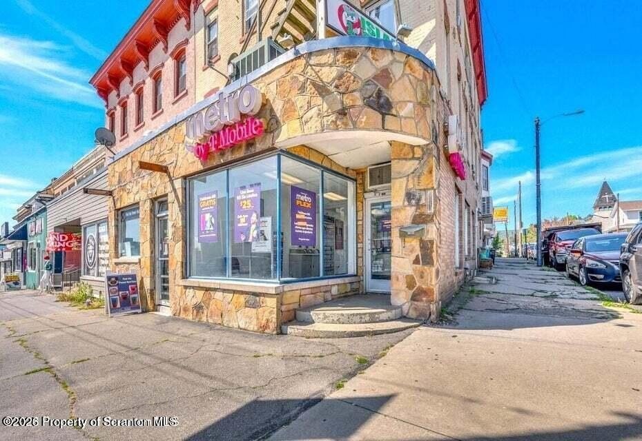 1102 Jackson St – photo 3