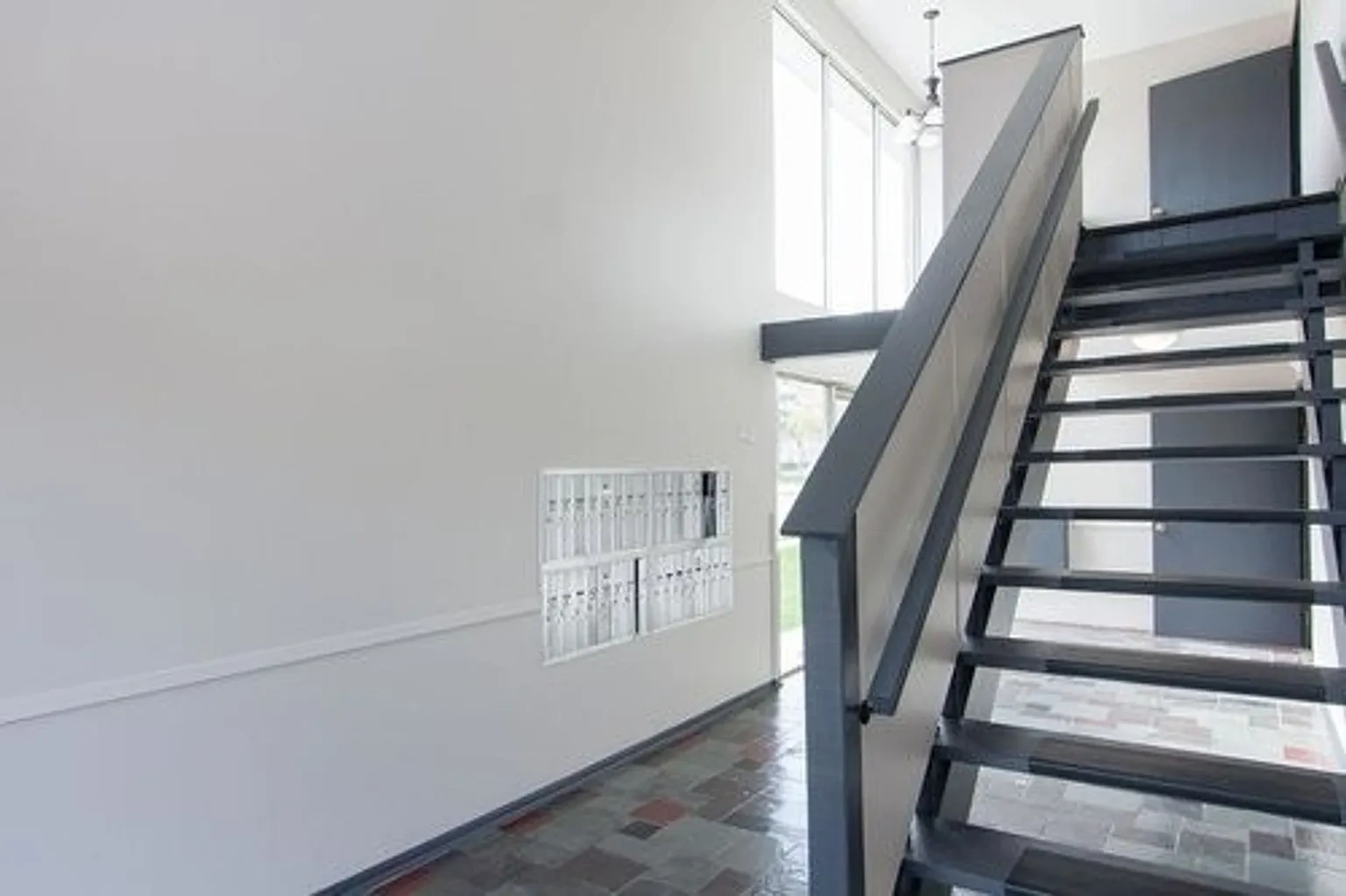 2400 Northwestern Ave – photo 5