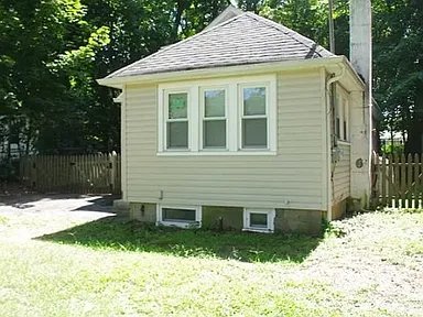 26 Courter Ave – photo 2