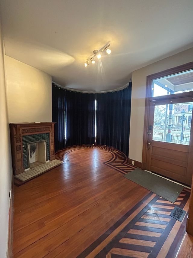 644 Dayton St unit 1 – photo 2