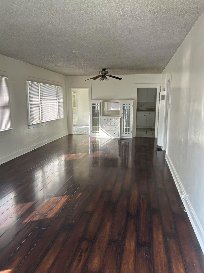 1033 Coronado Ave unit 1033 Coronado Ave – photo 2